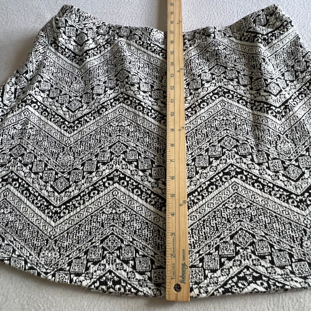 Skirt XL Black White Chevron Mini Bohemian Festival No Boundaries Skater Indie - Picture 4 of 8